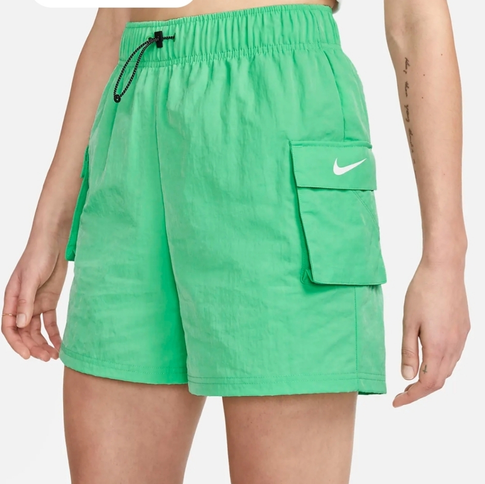 Nike Sportswear Essential Women's Woven High-Rise Shorts Spring Green Size XS